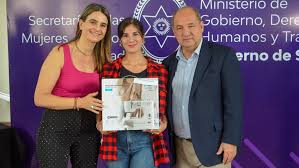 SALTA: Gustavo Sáenz entregó herramientas a  emprendedores.